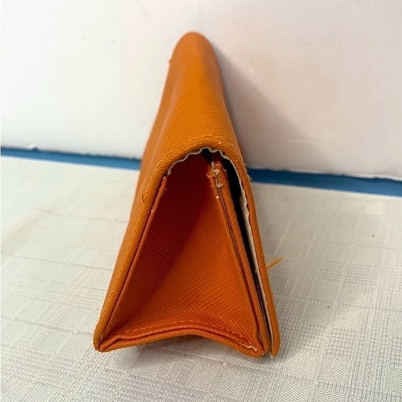 Tory Burch Glasses / Sunnies case in Orange with gold tone emblem - Picture 4 of 7